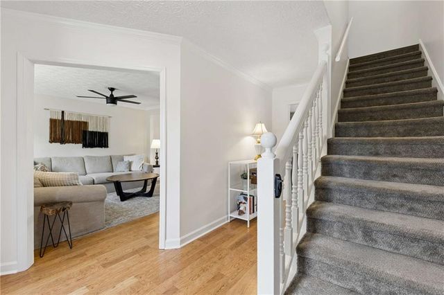 609 Farmbrook Trail NE, Kennesaw, GA 30144