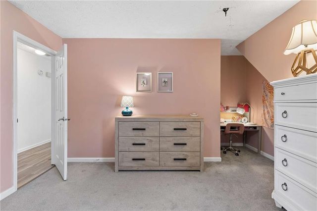 609 Farmbrook Trail NE, Kennesaw, GA 30144