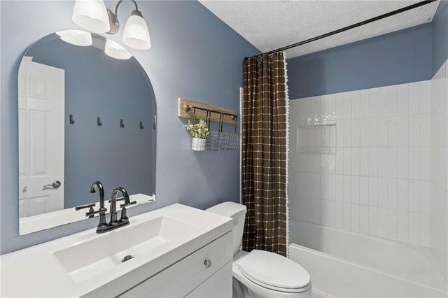 609 Farmbrook Trail NE, Kennesaw, GA 30144