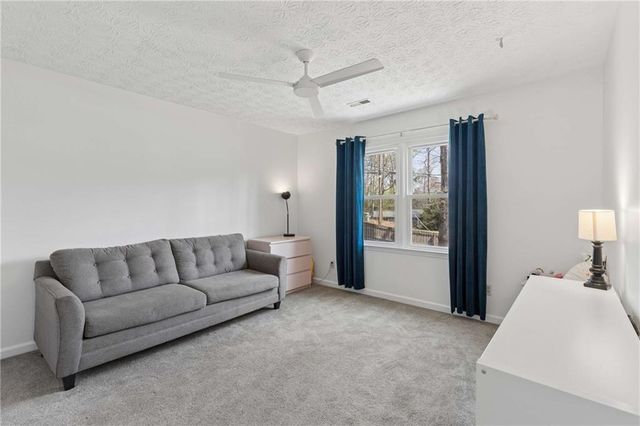 609 Farmbrook Trail NE, Kennesaw, GA 30144