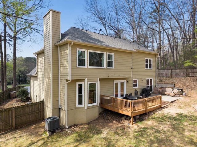 609 Farmbrook Trail NE, Kennesaw, GA 30144