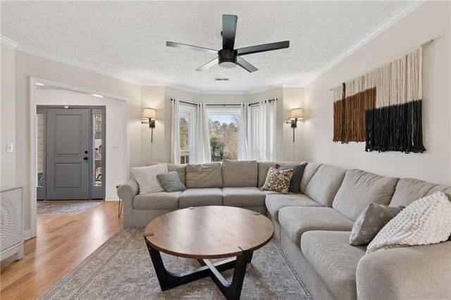 609 Farmbrook Trail NE, Kennesaw, GA 30144