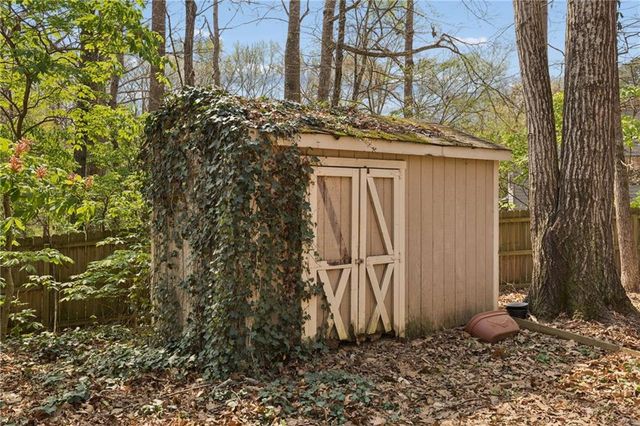 609 Farmbrook Trail NE, Kennesaw, GA 30144