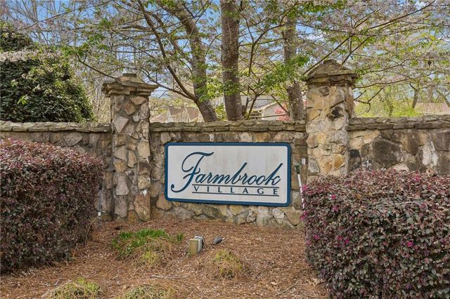 609 Farmbrook Trail NE, Kennesaw, GA 30144