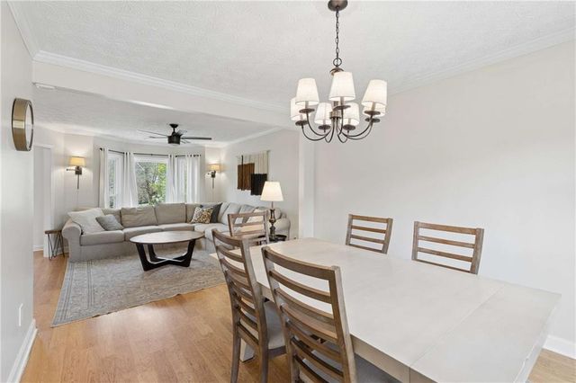 609 Farmbrook Trail NE, Kennesaw, GA 30144