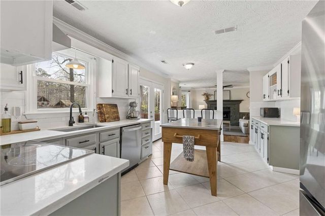 609 Farmbrook Trail NE, Kennesaw, GA 30144