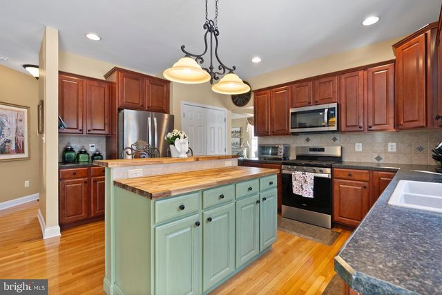 10 LAUREL WOOD CT, Laurel Springs, NJ 08021