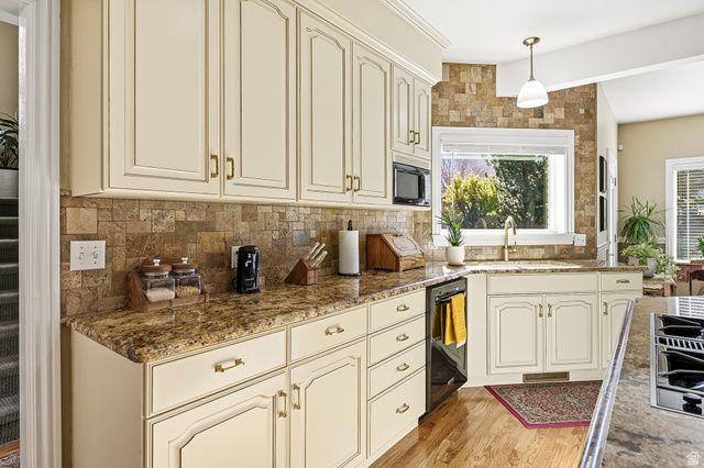 672 S ST JAMES PL, Cedar City, UT 84720