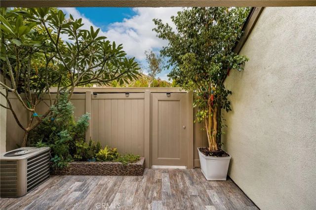 5825 E Creekside Avenue 9, Orange, CA 92869