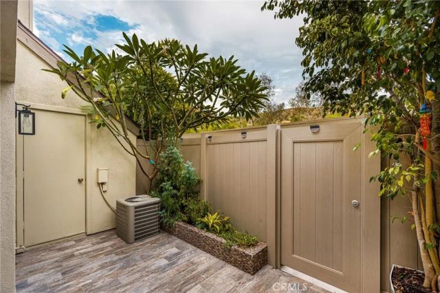 5825 E Creekside Avenue 9, Orange, CA 92869