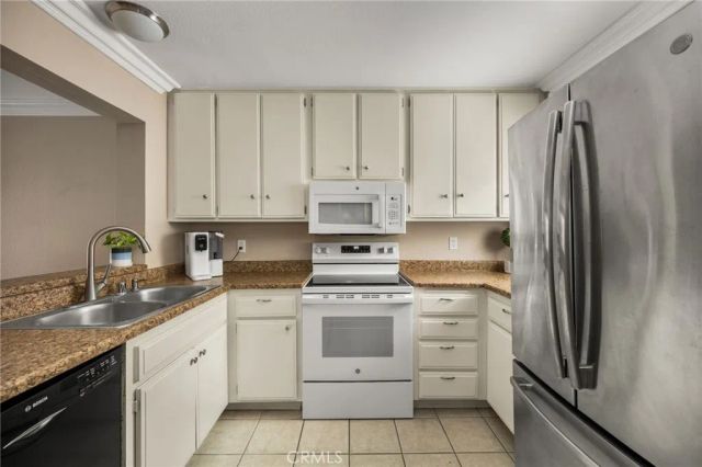 5825 E Creekside Avenue 9, Orange, CA 92869
