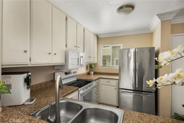 5825 E Creekside Avenue 9, Orange, CA 92869