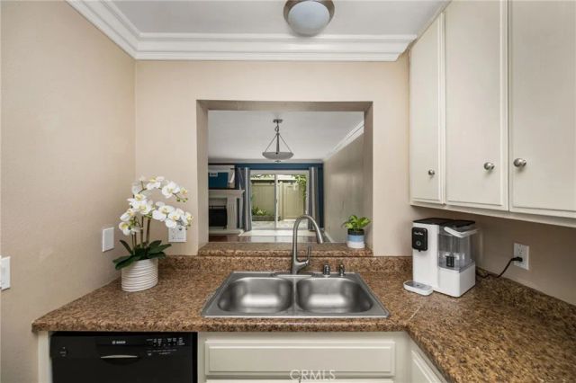 5825 E Creekside Avenue 9, Orange, CA 92869