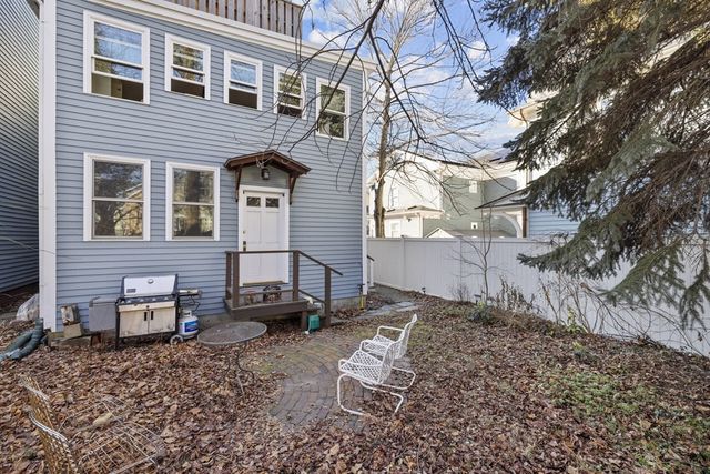 3 Pleasant Pl 3, Cambridge, MA 02139