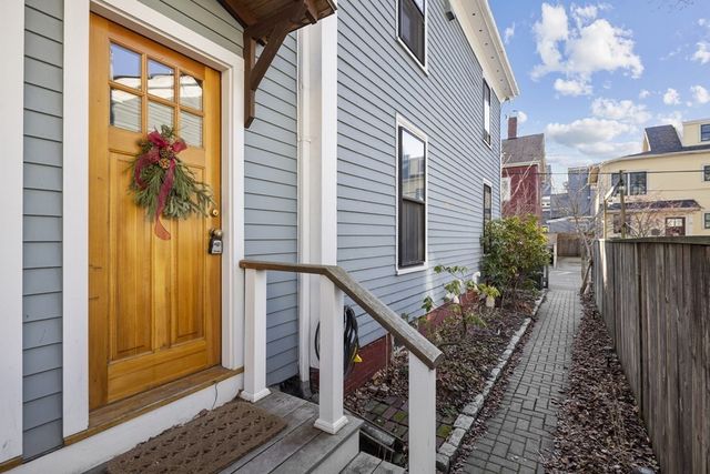 3 Pleasant Pl 3, Cambridge, MA 02139