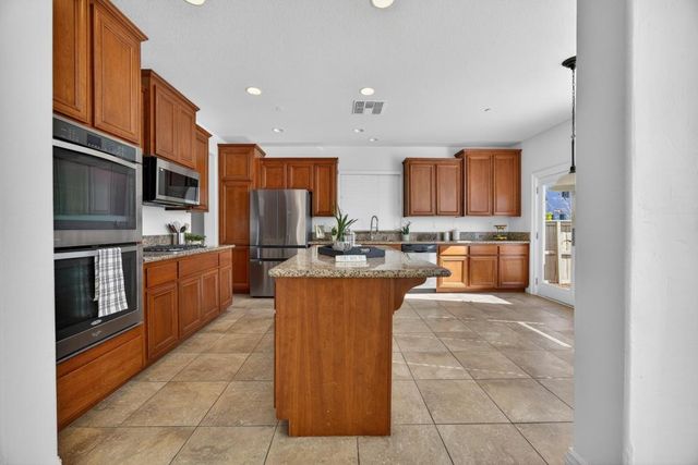 2439 Lincoln Air Park Dr, Lincoln, CA 95648