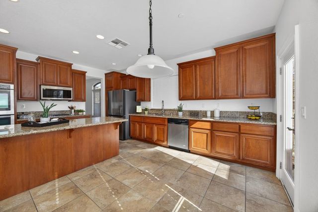 2439 Lincoln Air Park Dr, Lincoln, CA 95648