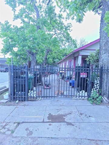 1006 Panama Street, Houston, TX 77009