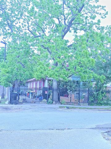 1006 Panama Street, Houston, TX 77009