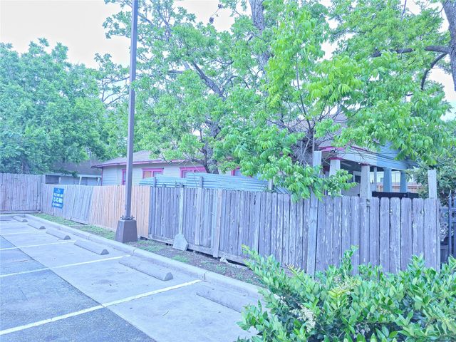 1006 Panama Street, Houston, TX 77009