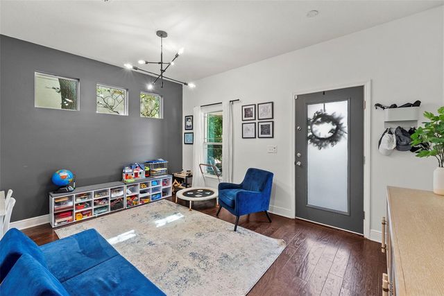 3401 W OAKELLAR AVENUE, Tampa, FL 33611