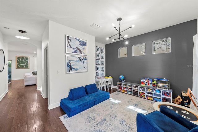 3401 W OAKELLAR AVENUE, Tampa, FL 33611