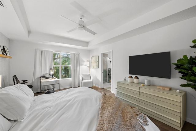 3401 W OAKELLAR AVENUE, Tampa, FL 33611