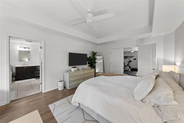 3401 W OAKELLAR AVENUE, Tampa, FL 33611