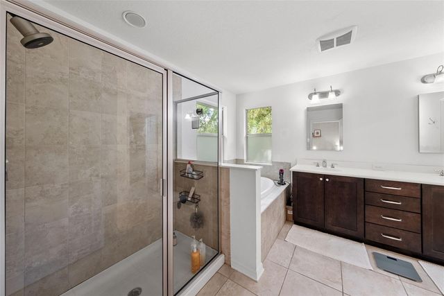 3401 W OAKELLAR AVENUE, Tampa, FL 33611