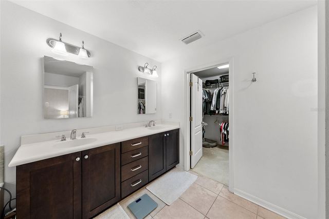 3401 W OAKELLAR AVENUE, Tampa, FL 33611