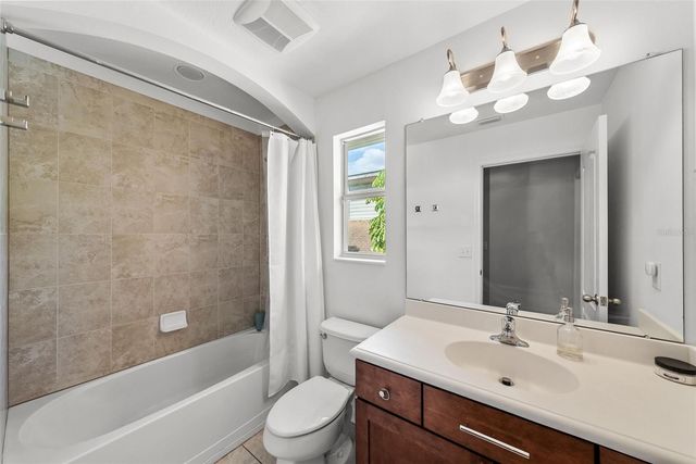 3401 W OAKELLAR AVENUE, Tampa, FL 33611