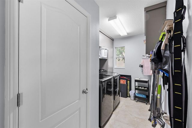 3401 W OAKELLAR AVENUE, Tampa, FL 33611