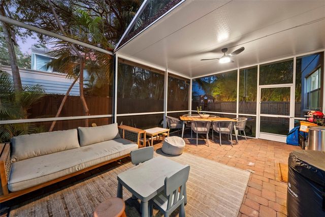 3401 W OAKELLAR AVENUE, Tampa, FL 33611