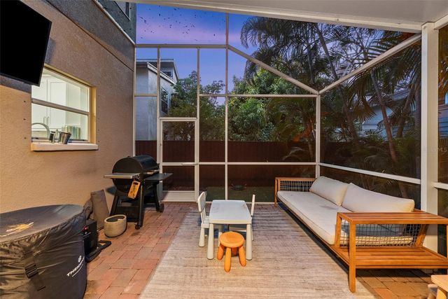 3401 W OAKELLAR AVENUE, Tampa, FL 33611