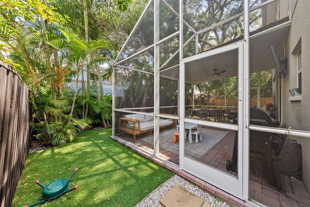 3401 W OAKELLAR AVENUE, Tampa, FL 33611