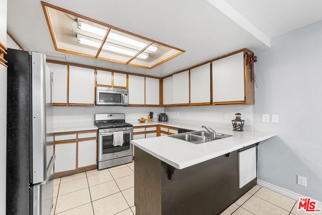 14200 Foothill Boulevard 30, Sylmar, CA 91342