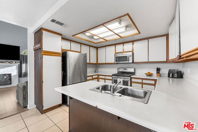 14200 Foothill Boulevard 30, Sylmar, CA 91342