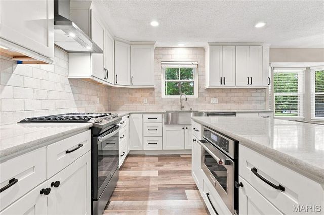 18 Spencers Crossing, St Peters, MO 63376