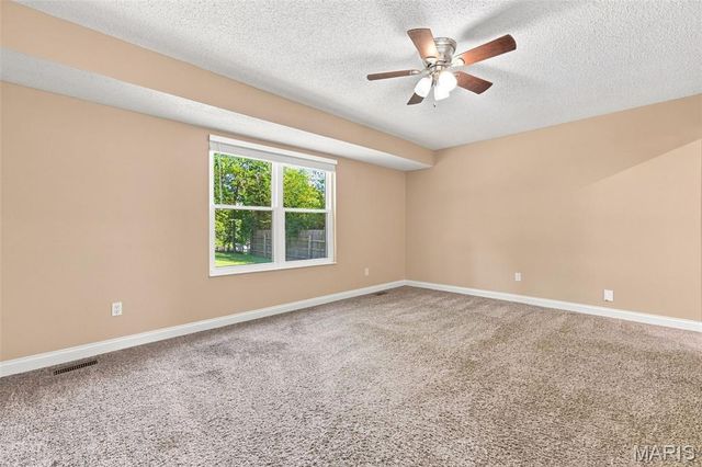 18 Spencers Crossing, St Peters, MO 63376