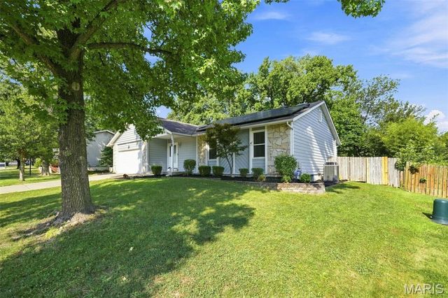 18 Spencers Crossing, St Peters, MO 63376