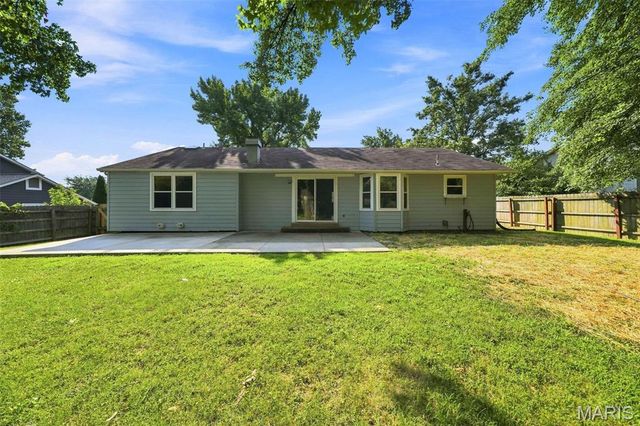 18 Spencers Crossing, St Peters, MO 63376