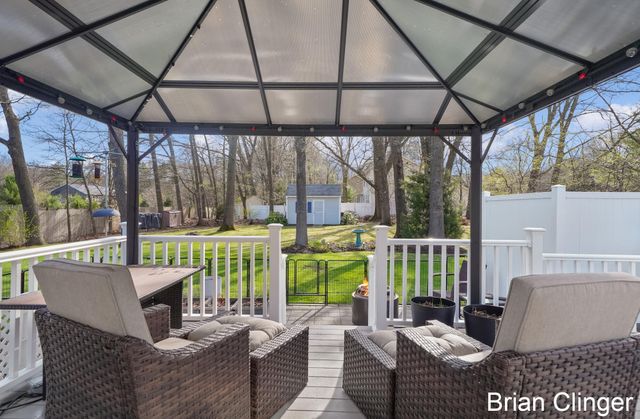 13452 152nd Avenue, Grand Haven, MI 49417