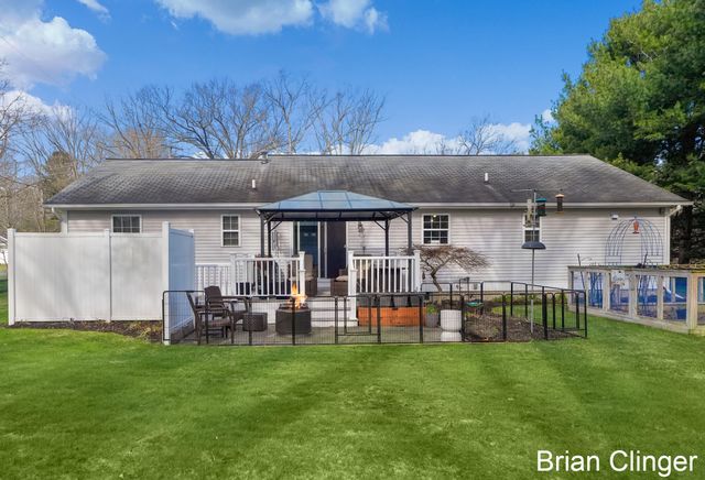 13452 152nd Avenue, Grand Haven, MI 49417