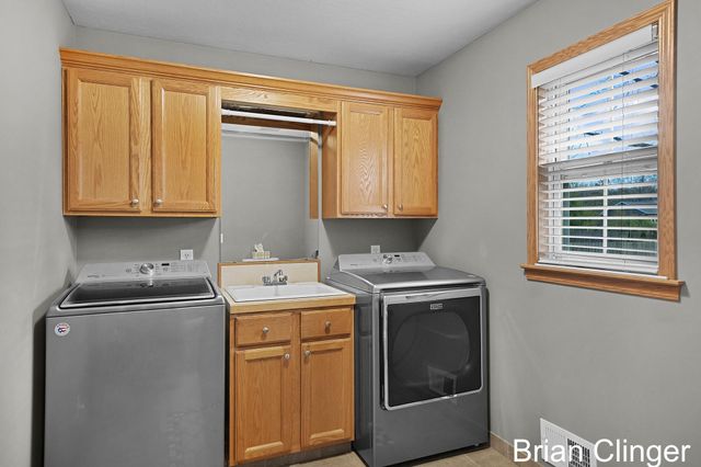 13452 152nd Avenue, Grand Haven, MI 49417