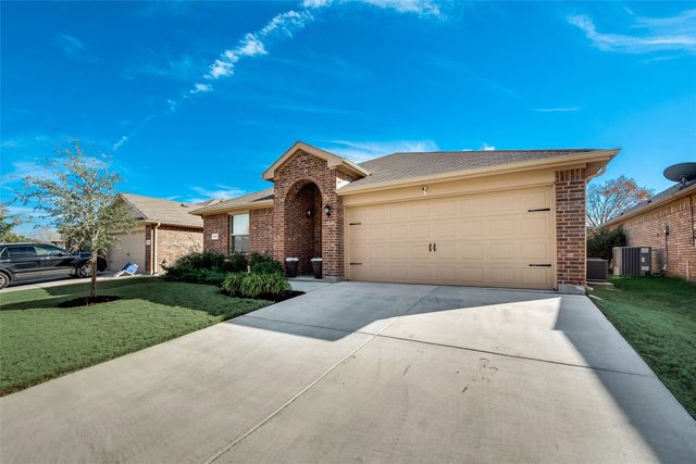 649 Clearbrook Street, Azle, TX 76020