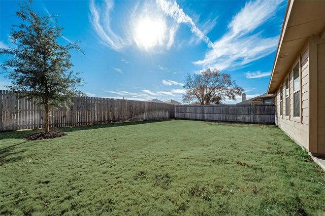 649 Clearbrook Street, Azle, TX 76020