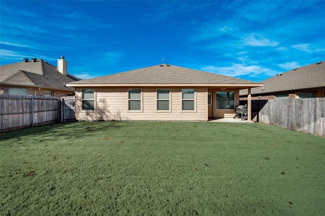 649 Clearbrook Street, Azle, TX 76020