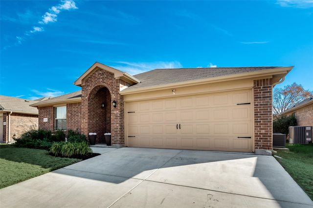 649 Clearbrook Street, Azle, TX 76020