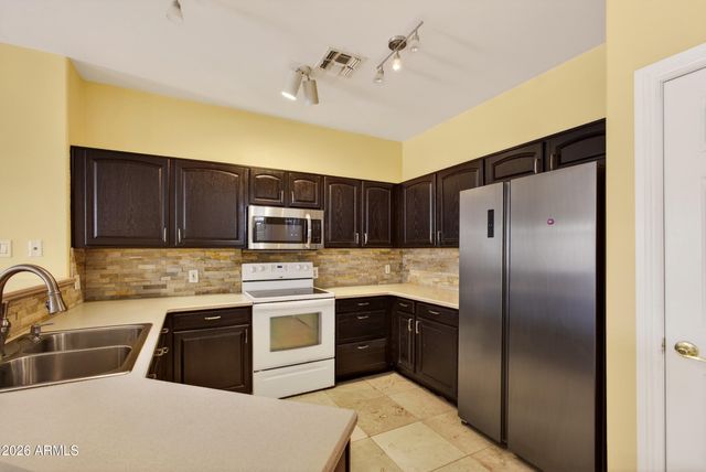 805 S SYCAMORE Avenue 216, Mesa, AZ 85202