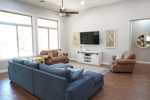2910 E WILDHORSE Drive, Gilbert, AZ 85297